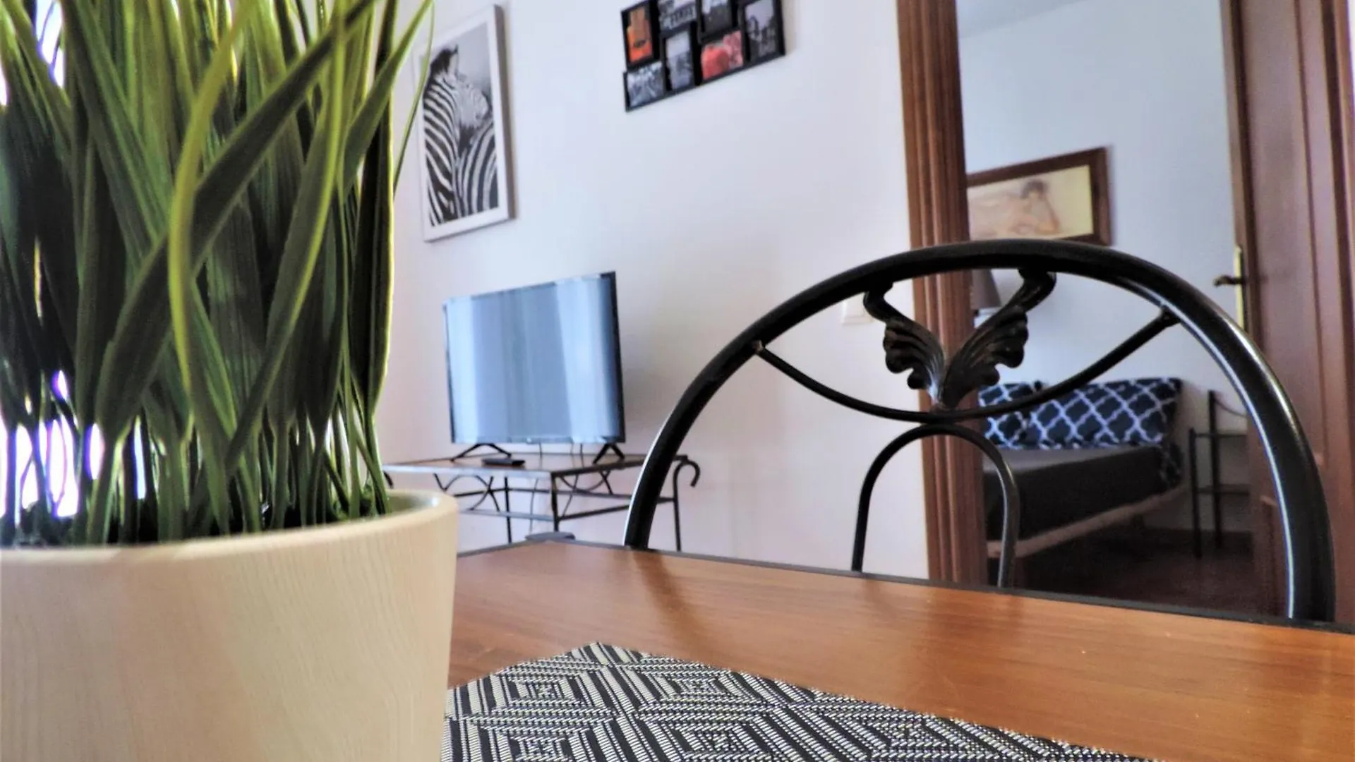 Apartamentos Caseria De Comares Granada Aparthotel