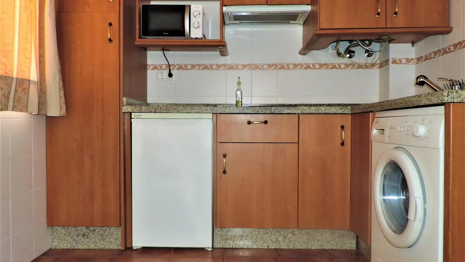 Apartamentos Caseria De Comares Granada Aparthotel