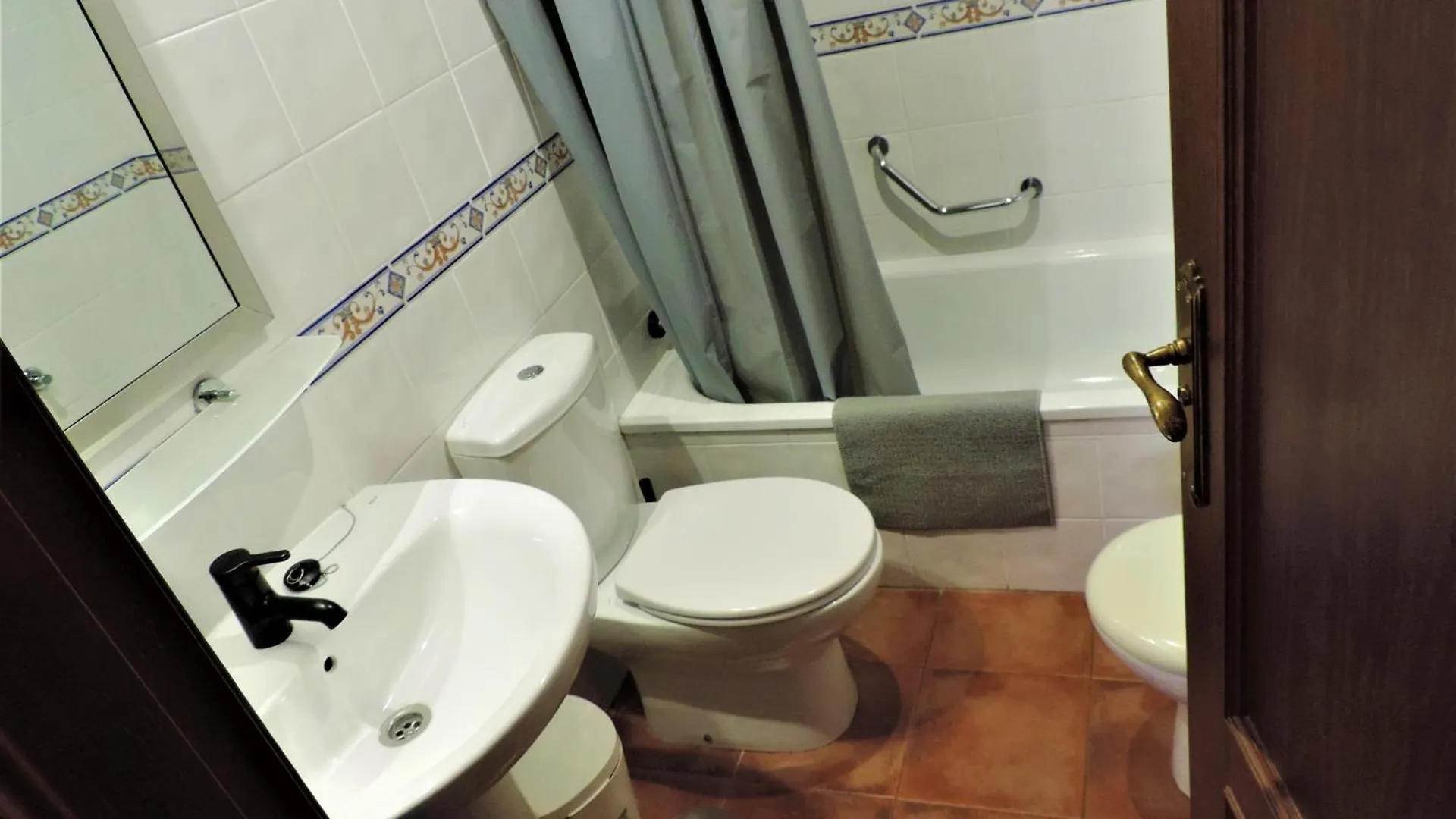 *** Apartahotel Apartamentos Caseria De Comares Granada España