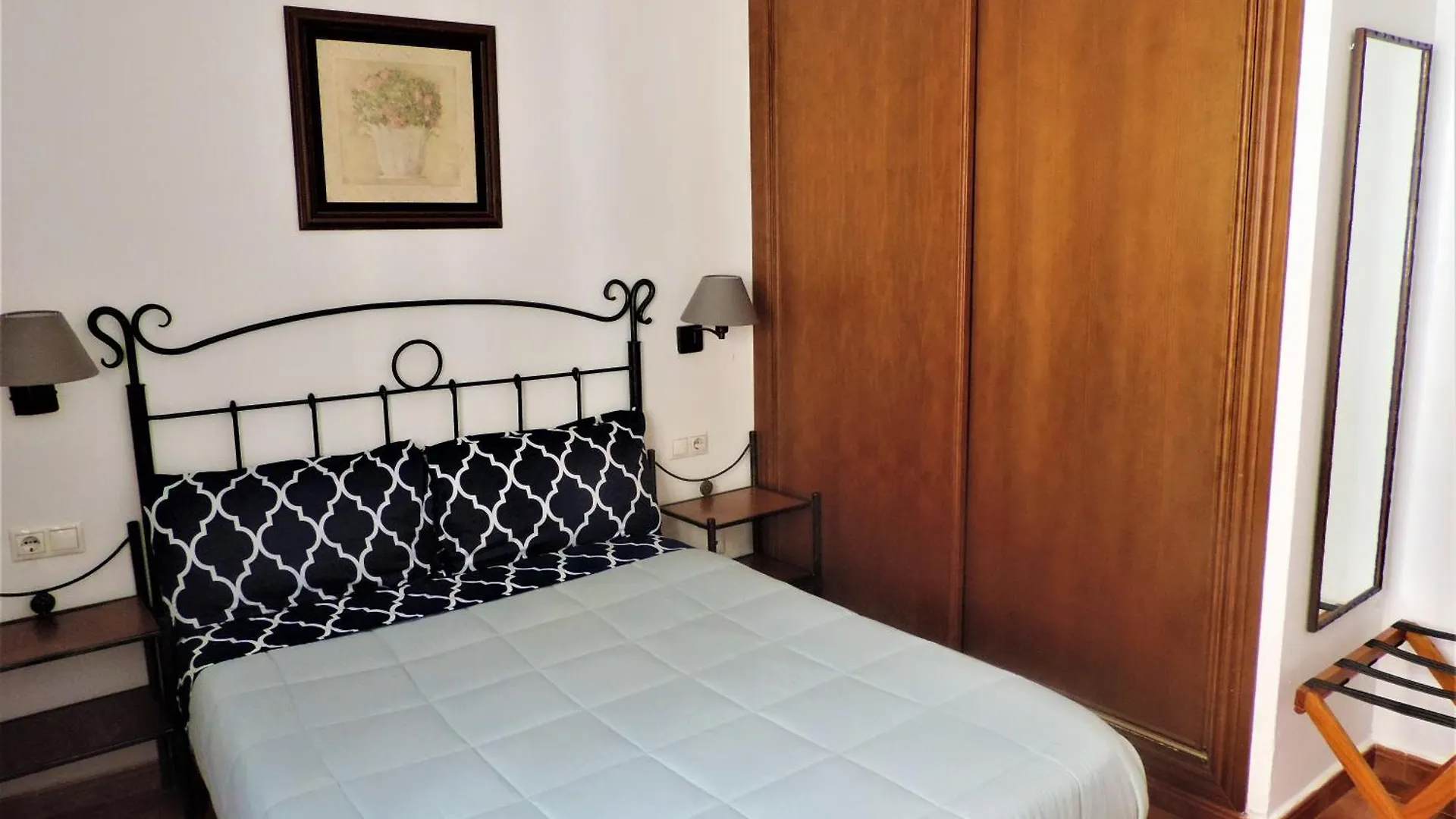 Apartamentos Caseria De Comares Granada Apartahotel